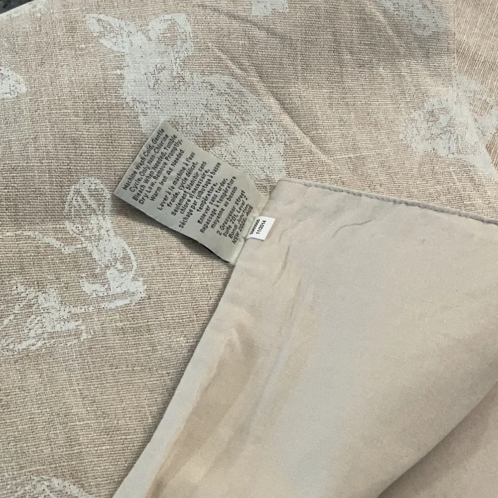 Pottery Barn Bunnies and Rabbits table runner and 10 napkins. New-never used.